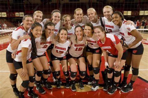 wisconsin volleyball team full leak|UWPD investigating after photos, video of UW volleyball team。